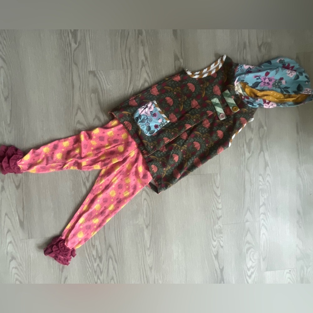 Matilda Jane set top size 8, capris size 6 like NEW